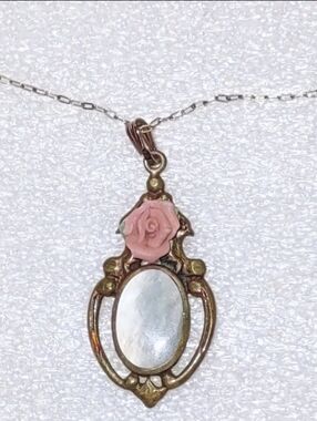 Antique Gold Pendant Krementz Gold Chain Mother-of-pearl & Porcelain Rose